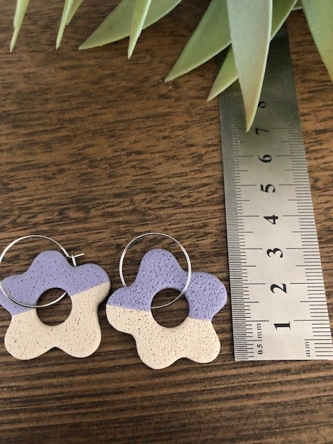 Textured Daisy Hoops - Mauve/Stone