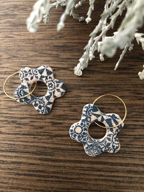 Daisy Texture Tile Print Hoops - Navy/Sherbert